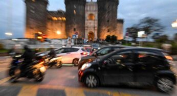 É un’auto ma si piega proprio come una moto: la novità che rivoluziona il mondo delle city car