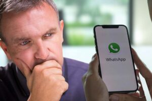 whatsapp e uomo che pensa